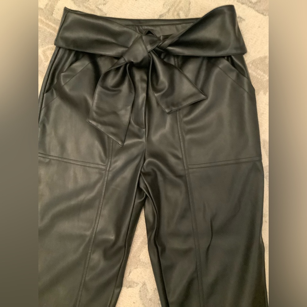 New vegan leather cropped belted pants L
